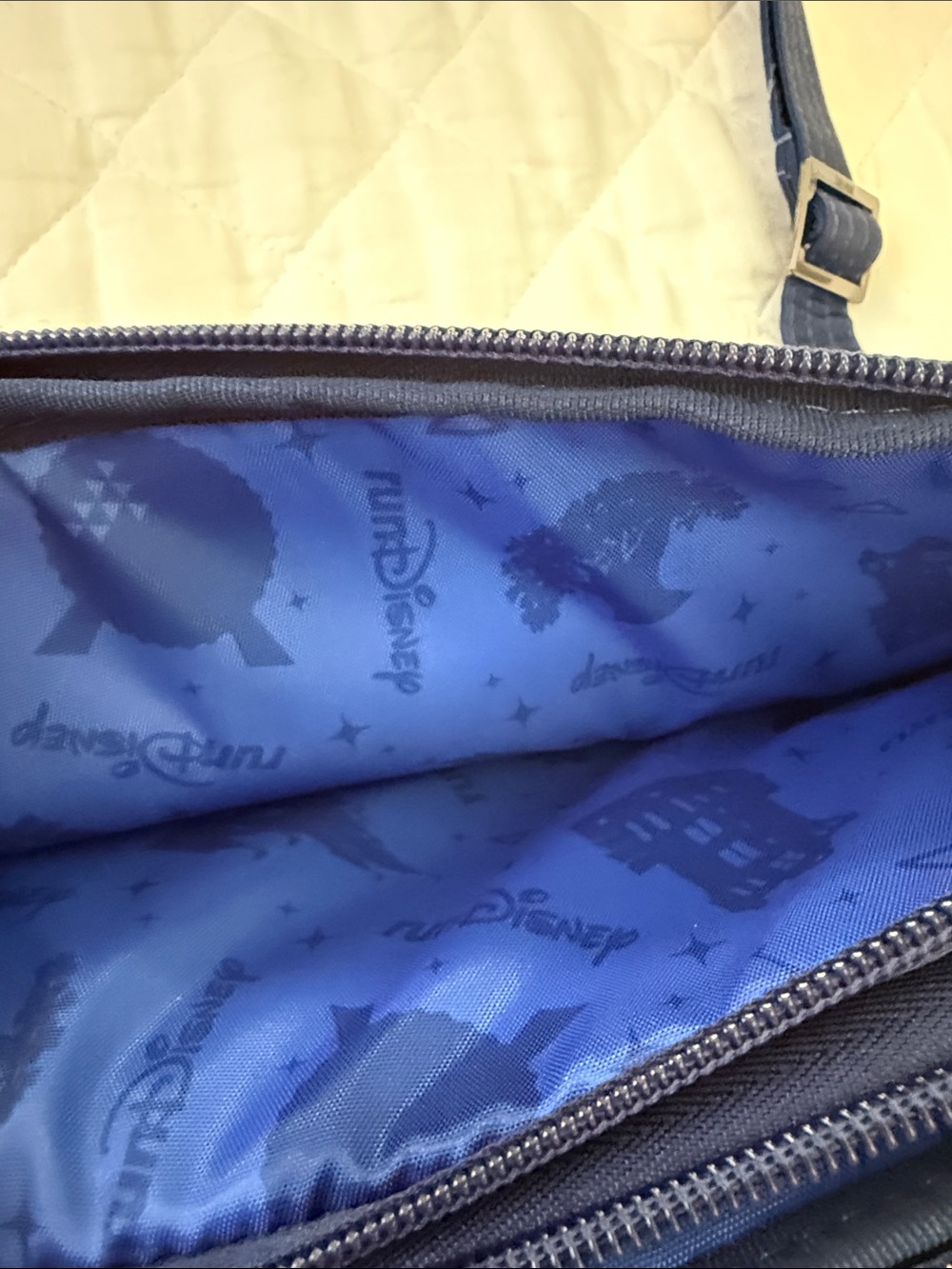 Disney Lug Marathon Weekend 2024 belt bag crossbody - Picture 4 of 5